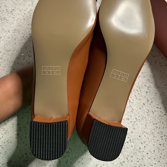 Women’s dual-toned chunky block heel pumps in Size 9 👠🤎🖤 - Picture 5 of 8